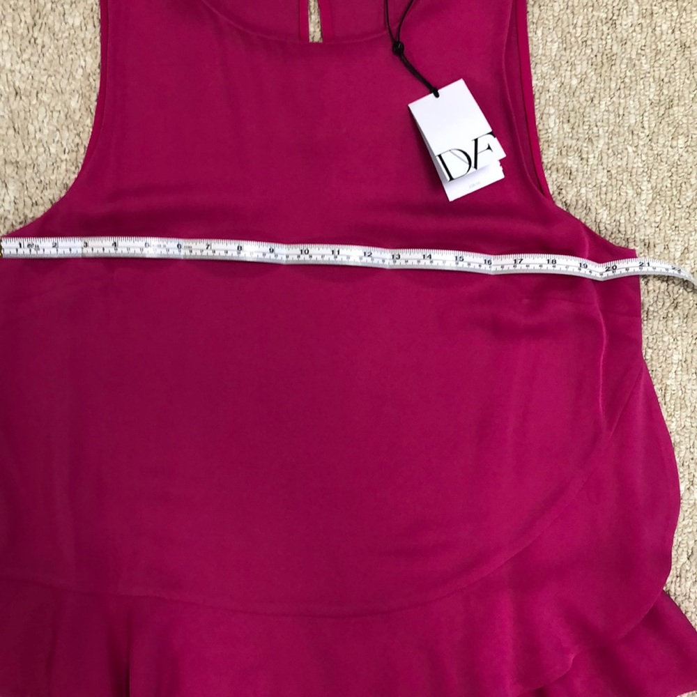 Gorgeous Diane Von Furstenberg sleeveless blouse - Picture 6 of 7